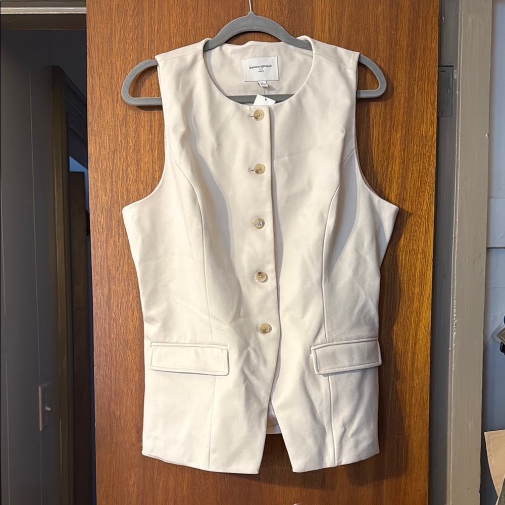 Banana Republic Cream Sleeveless Button Front Vest